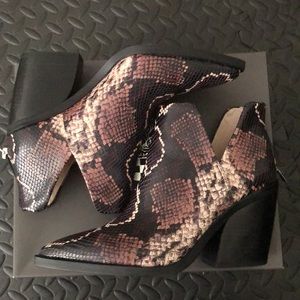 Vince Camuto Gigietta Booties